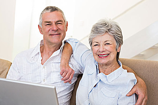 老年,夫妻,笔记本电脑,沙发
