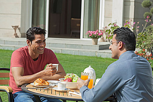 印度,两个男人,吃饭,早餐,花园