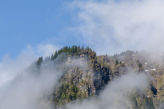 雾,蓝天,山