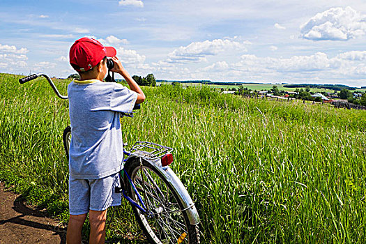 男孩,站立,自行车,旁侧,地点,看,风景,双筒望远镜,后视图