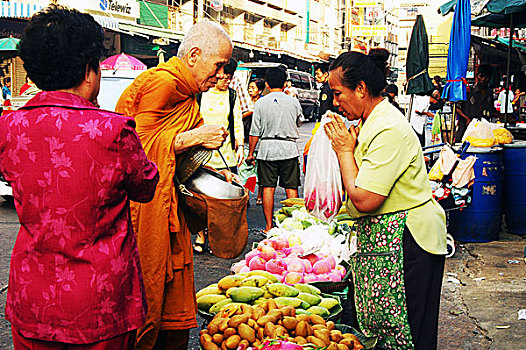 和尚,食物,女人,摊贩,道路,市场,曼谷,泰国,十月,2005年