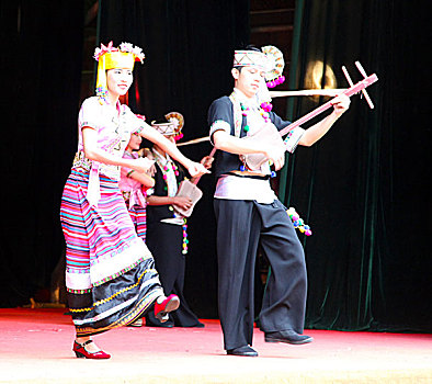 傈僳族舞蹈和服饰