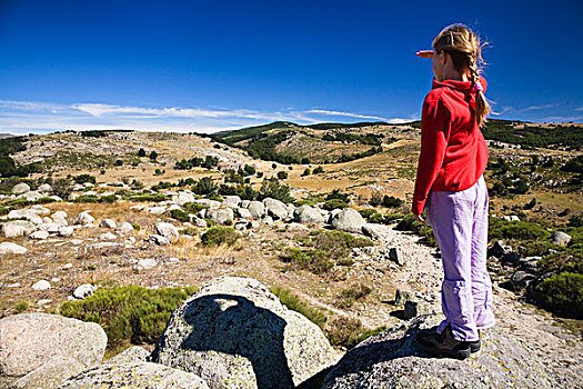 女孩,站立,石头,远眺,自然,风景,塞文山脉,国家公园,法国,欧洲