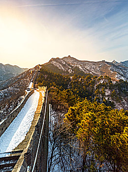 雪后放晴的金山岭长城