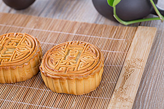 中秋节美食,月饼和茶