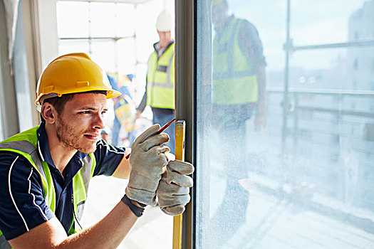 建筑工人,测量,窗户,工地