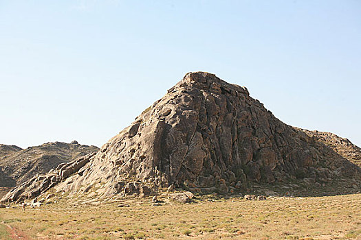 新疆,甘肃交界野马泉戈壁滩的风化山体