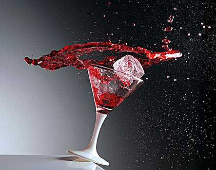 白色,鸡尾酒杯,红色,液体,溅,室外,冰块