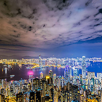 太平山顶观维多利亚港夜景