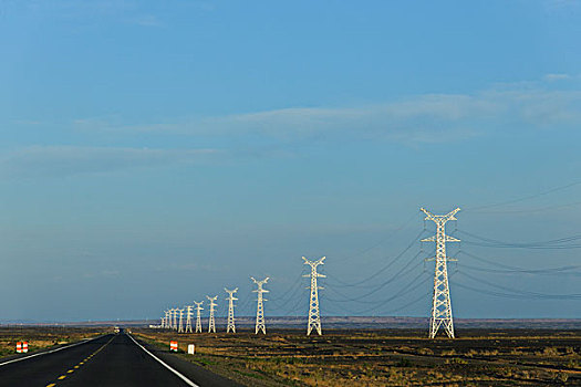 新疆戈壁滩电力传输