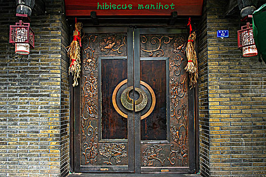 中国式的门与门神