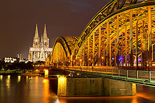 科隆大教堂,霍恩佐伦大桥,科隆,交响乐团,莱茵河,正面,夜晚,北莱茵威斯特伐利亚,德国,欧洲
