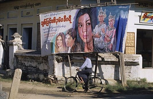 缅甸,蒲甘,男人,自行车,电影院,海报