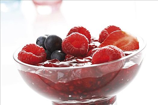 浆果,红莓果盘,树莓,蓝莓,草莓