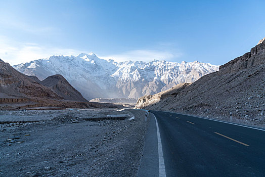 新疆喀什地区中巴友谊公路风光