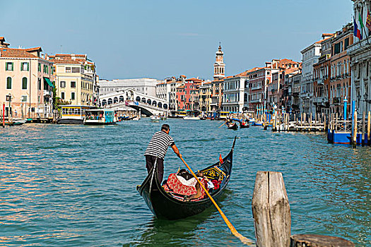 雷雅托桥,大运河,小船,威尼斯,威尼托,区域,意大利,欧洲