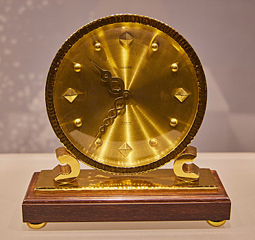 辽宁省大连博物馆馆藏文物,瑞士20世纪金属台钟
