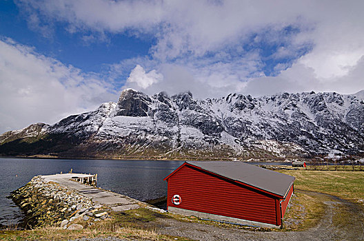 红房,雪,顶峰,山,上方,峡湾,松奥菲尔当纳,挪威,欧洲
