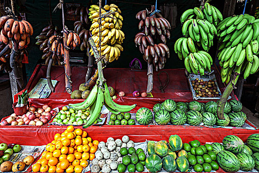 水果摊,香蕉,甜瓜,鳄梨,木瓜,苹果,梨,橘子,中央省,斯里兰卡,亚洲