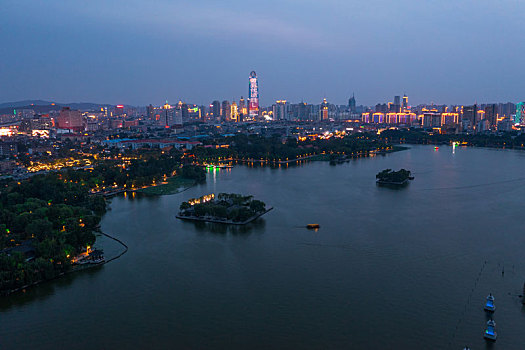 航拍济南大明湖华灯初上