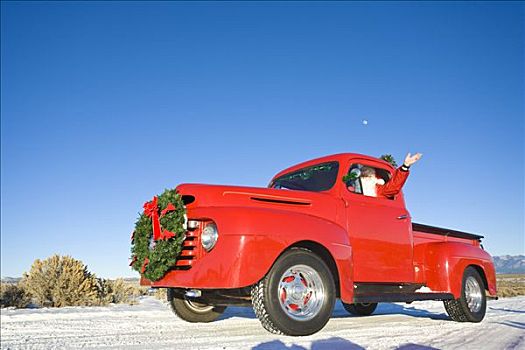 圣诞老人,驾驶,旧式,红色,皮卡,乡村道路,瑞欧格兰山谷,新墨西哥