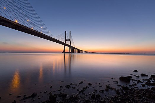 桥,上方,河,塔古斯河,晚间,红色,里斯本,葡萄牙,欧洲