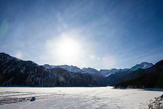 冬季新疆天池雪山冰壶风光