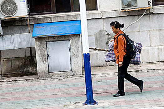 朝鲜街头拍摄的空调主机