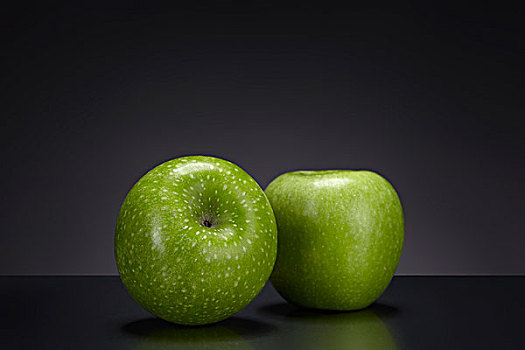 两个,绿色,奶奶,苹果,暗色,玻璃,盘子