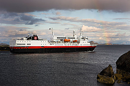渡轮,离开,港口,斯沃尔韦尔,岛屿,罗弗敦群岛,挪威,斯堪的纳维亚,欧洲
