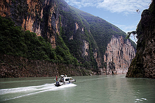 重庆巫山大宁河小三峡滴翠峡内全长5公里左右的小三峡古栈道