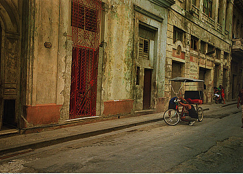 两个人,修理,三轮车,街上,哈瓦那,古巴