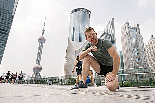 男青年,跑步,休息,上海,金融中心,中国