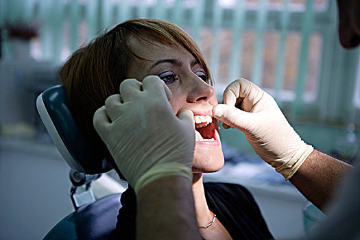 女人,39岁,牙科检查,牙科手术