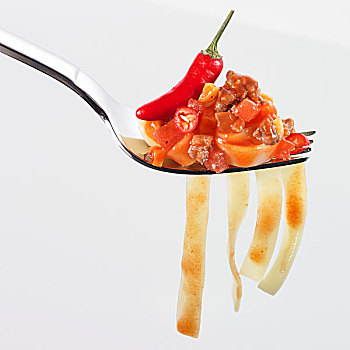 意大利干面条,辛辣,西红柿,辣椒,叉子