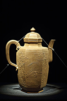 清代,宜兴窑紫砂泥绘烹茶图六方茶壶,故宫博物院,藏