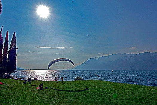 加尔达湖,滑翔伞