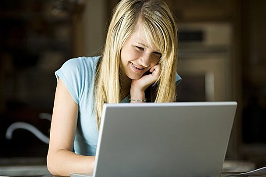 女青年,工作,笔记本电脑
