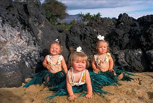 三个,婴儿,戴着,草裙舞,坐,沙子,热带,石头,背景