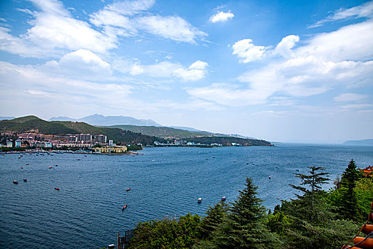 云南玉溪江川抚仙湖孤山风景区瀛海楼眺望抚仙湖