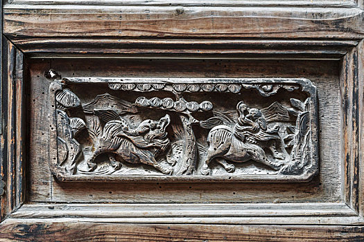 徽州古民居门扇上的动物木雕