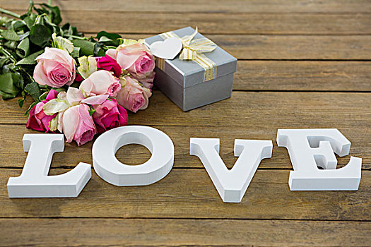 礼盒,一束玫瑰,喜爱,字母,厚木板,特写