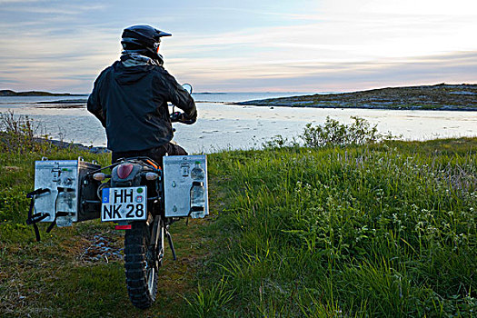 男人,骑,耐力赛,摩托车,晚间,黎明,挪威,斯堪的纳维亚,欧洲