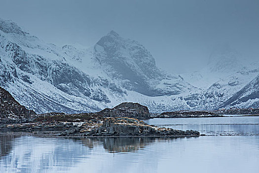 积雪,崎岖,山,上方,寒冷,湾,挪威