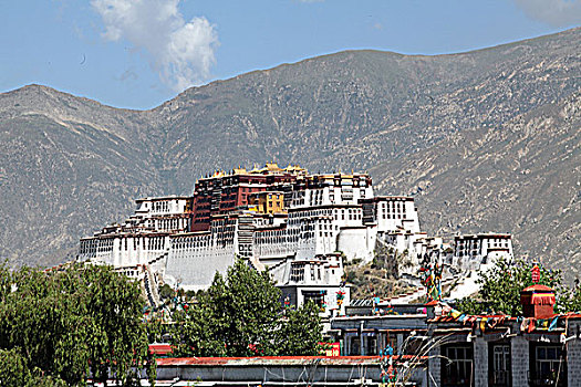 西藏布达拉宫远眺