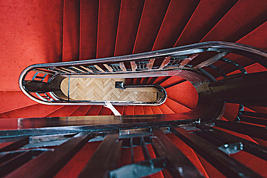 红色,楼梯