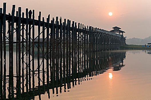 日出,上方,乌本桥,穿过,陶塔曼湖,柚木,步行桥,世界,阿马拉布拉,靠近,曼德勒,缅甸,亚洲