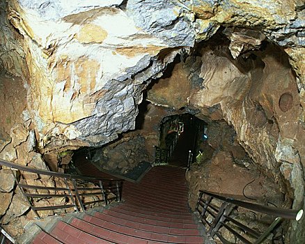 石灰石,洞穴