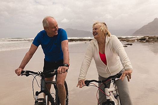 老年,夫妻,骑自行车,好心情,海滩