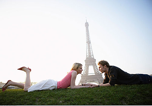 伴侣,躺下,埃菲尔铁塔,巴黎,法国